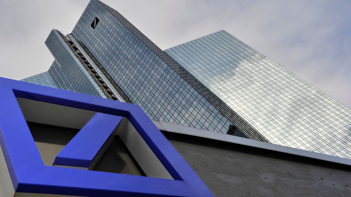 Die Deutsche Bank verabschiedet sich von ihren ehrgeizigen Zielen.