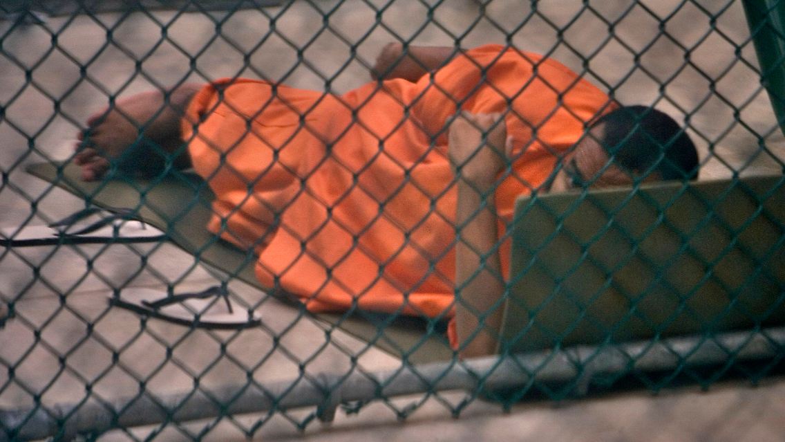 Ein Gefangener der USA im Lager Guantánamo Bay auf Kuba (Archivfot November 2008)