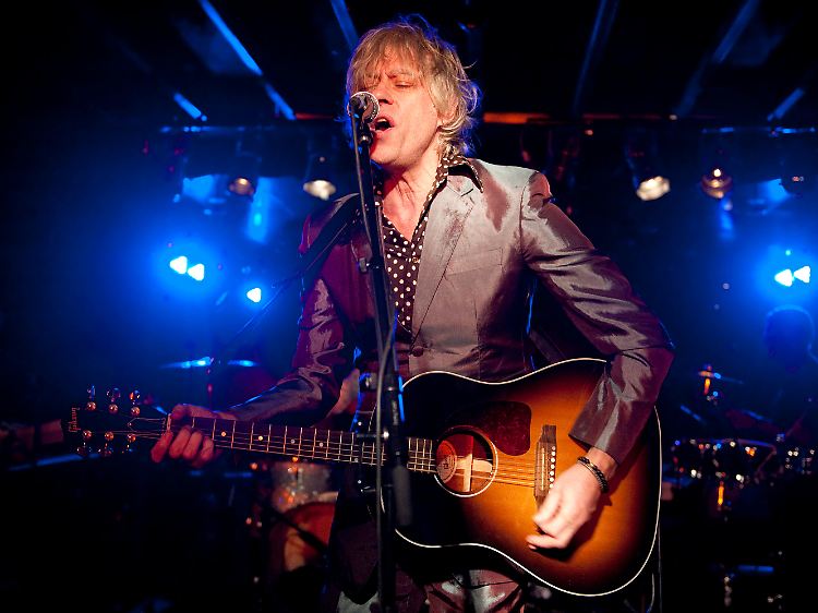 Geldof wird an seinem Geburtstag im Wiener Burgtheater auf der Bühne stehen und sein bereits erschienenes Album "How To Compose Popular Songs That Will Sell" vorstellen - in großer Bandbesetzung.