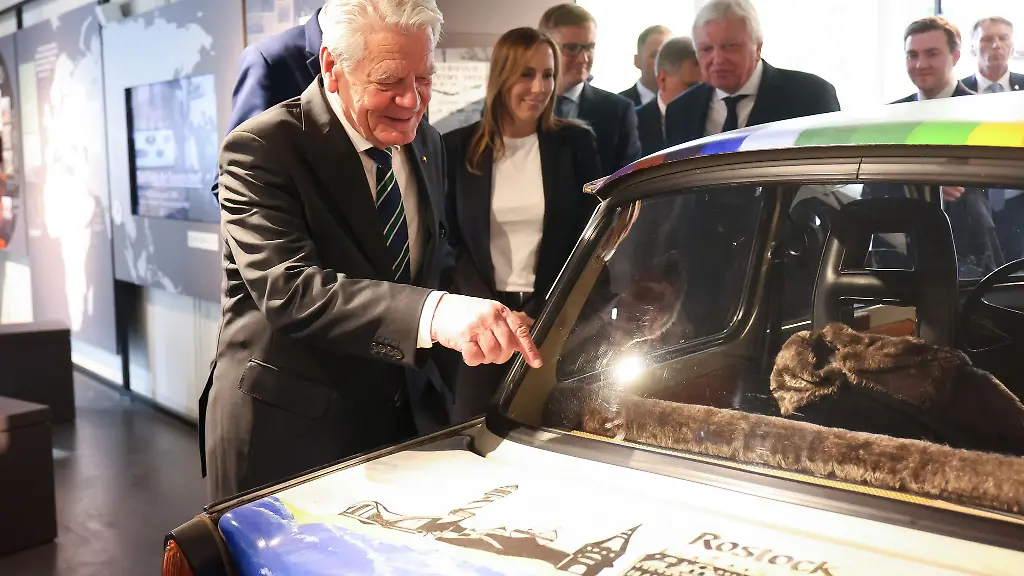 Im-ehemaligen-Notaufnahmelager-fuer-Gefluechtete-aus-der-DDR-wurde-ein-Dokumentationszentrum-als-Lern-und-Erinnerungsort-eroeffnet