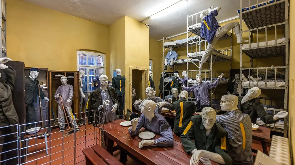 Einblicke-in-das-ehemalige-Zuchthaus-in-Cottbus-nach-dem-Volksaufstand-1953-in-der-DDR-war-es-als-Haftanstalt-genutzt-worden