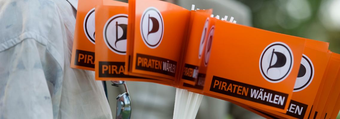 Die Piraten müssen erklären, warum ehemalige NPD-Mitglieder so einfach eine neue politische Heimat bekommen.