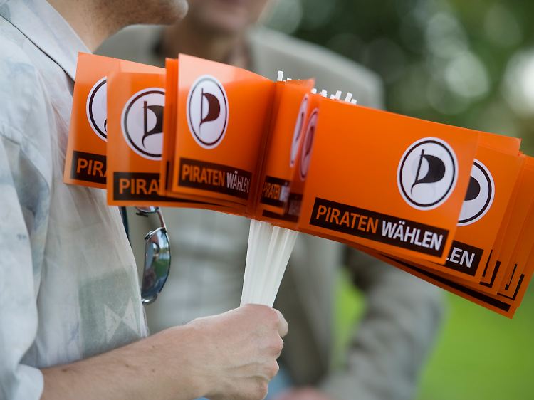 Die Piraten müssen erklären, warum ehemalige NPD-Mitglieder so einfach eine neue politische Heimat bekommen.
