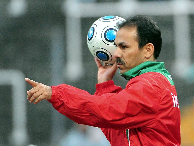 Jos Luhukay ist mit dem FC Augsburg Favorit auf die Zweitliga-Meisterschaft.