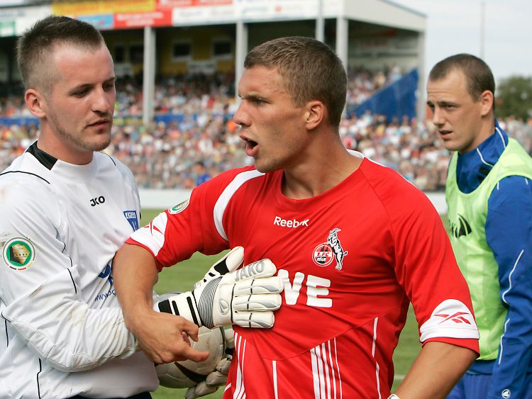 Lukas Podolski war das Opfer von Rizzos Verbalattacke - im Spiel selbst war er aber auch an einigen umstrittenen Szenen beteiligt.
