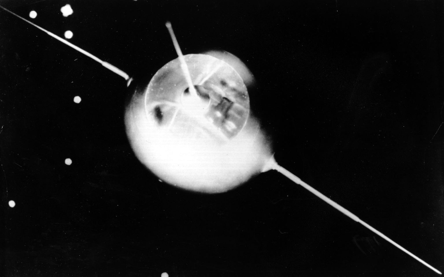 Mit "Sputnik 1" fing alles an. Als die gut 80 Kilogramm schwere Kugel mit ihren knapp 60 Zentimetern Durchmesser ...