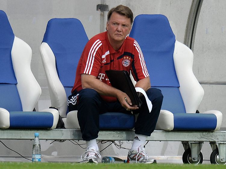 FCB-Coach Louis van Gaal kritisierte nicht das eigene Team, sondern lobte lieber den Gegner.