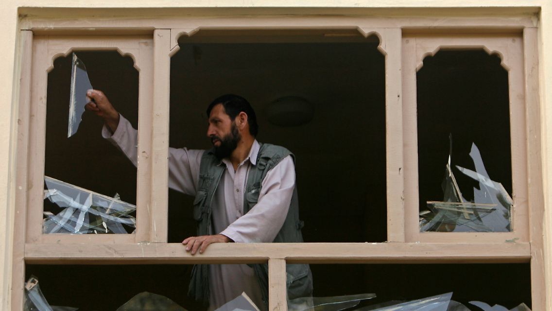 Schäden an einem Wohnhaus in der Nähe der US-Botschaft in Kabul.