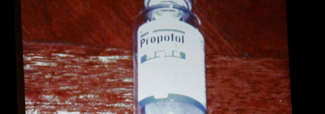 Eine Flasche Propofol in Jacksons Zimmer.