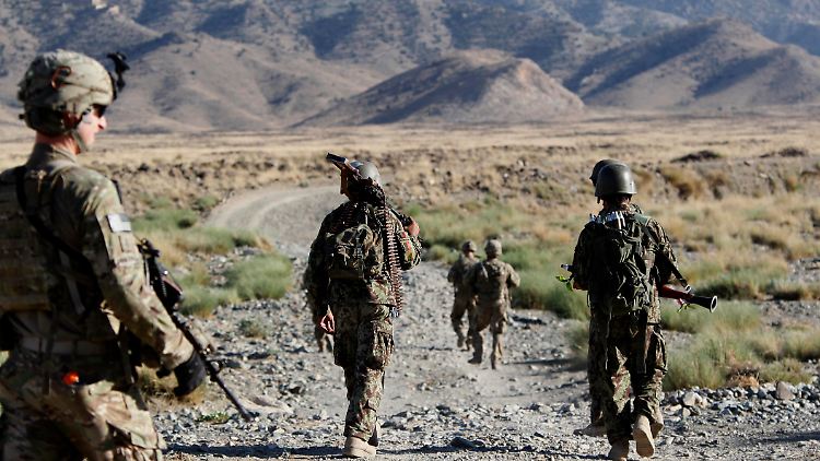 Nach zehn Jahren Kampf in Afghanistan ist der Blick nur noch auf den Rückweg gerichtet.