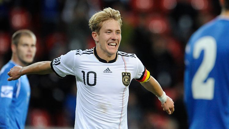 Spielgestalter Lewis Holtby setzte den Schlusspunkt.