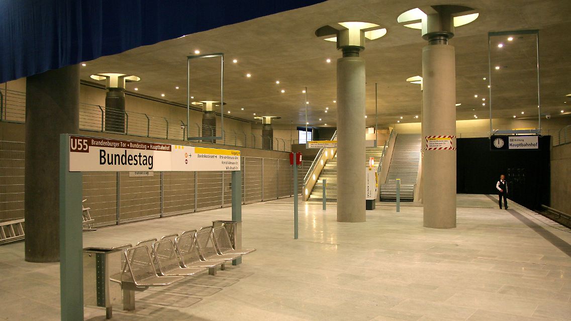 Der U-Bahnhof "Bundestag" - einer der tiefsten der ganzen Stadt.