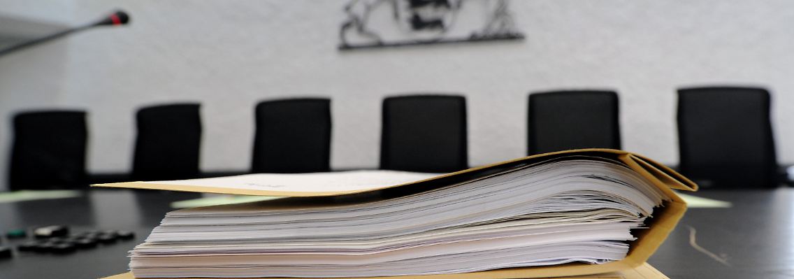 Die Akten beim Staatsgerichtshof zum EnBW-Deal.