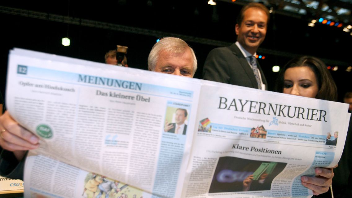Parteichef Seehofer (l), Generalsekretär Dobrindt (M) und Vize-Generalsekretärin Bär auf den Parteitag.