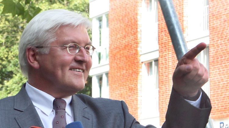 Ein Rückschlag folgt dem nächsten, immer häufiger ist im Zusammenhang mit Steinmeier das Wort "Mitleid" zu hören - nicht eben das, was ein Wahlkämpfer braucht.