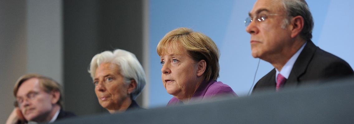 Merkel hatte am Donnerstag mit dem Weltbankpräsidenten Robert Zoellick (l), IWF-Chefin Christine Lagarde (2.vl) und OECD-Generalsekretär Angel Gurria über die Lage der Weltfinanzen debattiert.