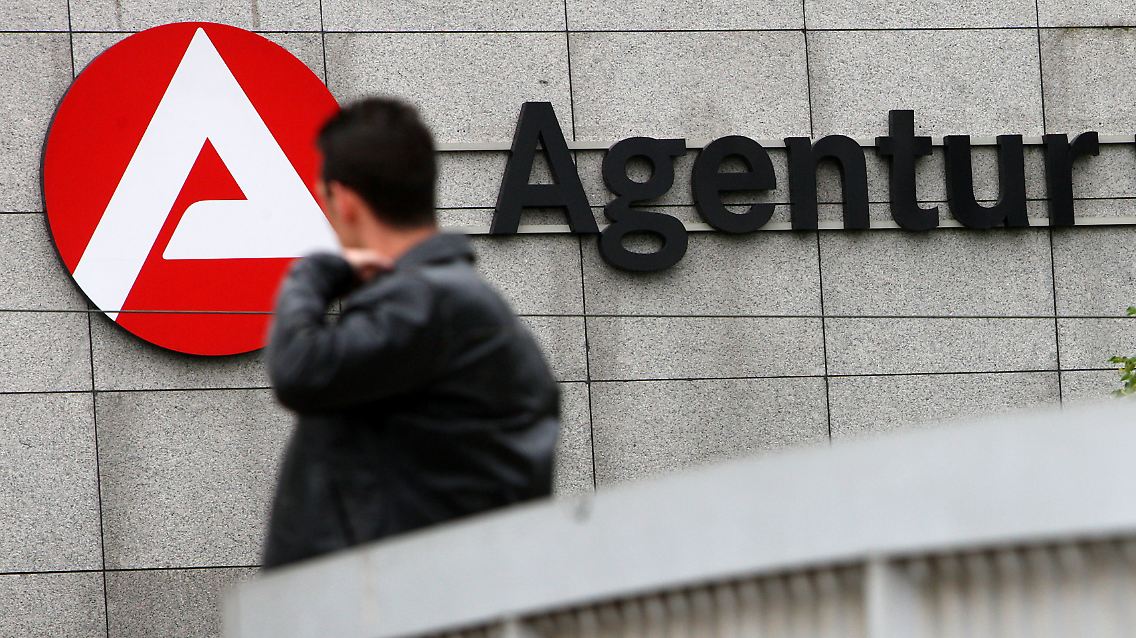 Mit bangem Blick: Steigt die Arbeitslosenzahl 2010 über die Vier-Millionen-Marke?