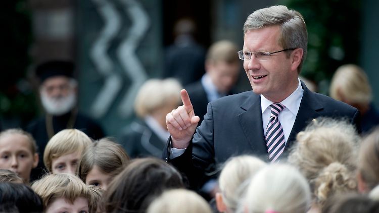 Wulff genießt das Bad in der Menge, wie hier in Düsseldorf. 