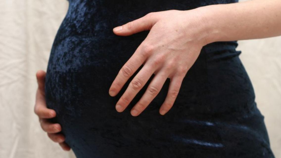 Werdende Mütter müssen sich besonders gut vor der Schweinegrippe schützen. Das Risiko für einen schweren Krankheitsverlauf ist viel höher.