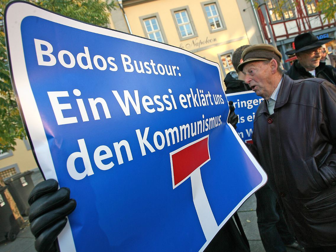 ... und antikommunistischen Parolen.