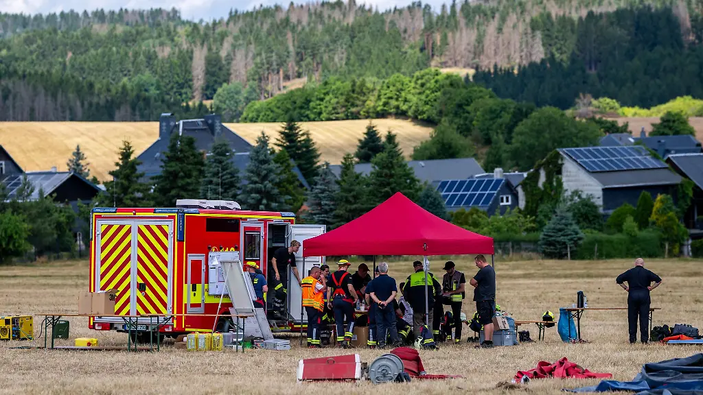 Feuerwehren-Technisches-Hilfswerk-Polizei-und-viele-andere-Einsatzkraefte-sind-vor-Ort