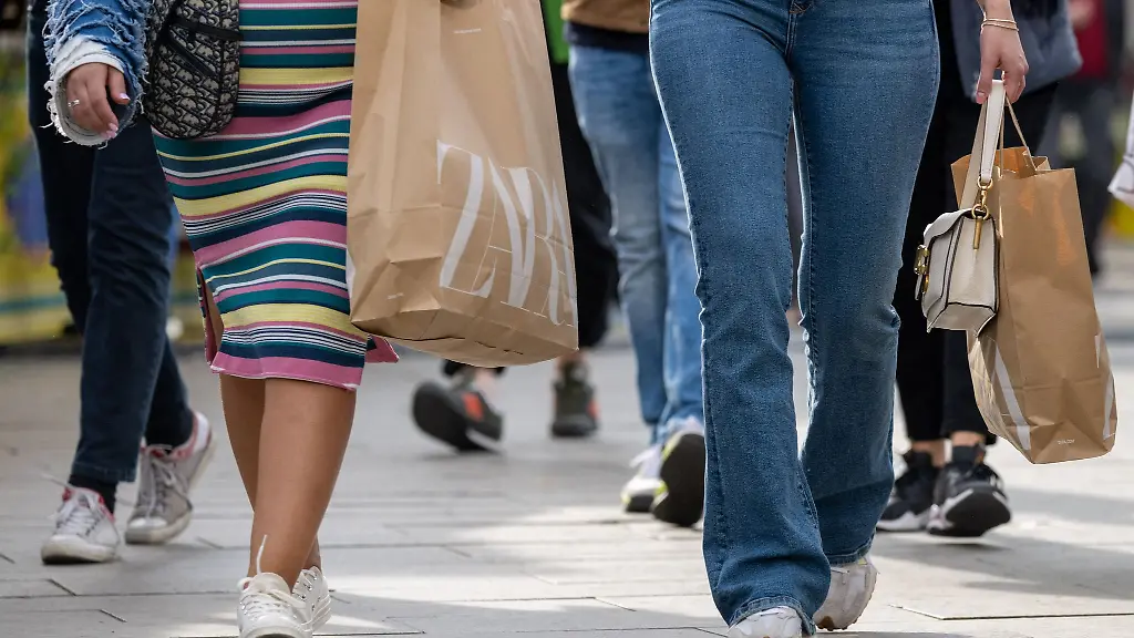 Die-Einkaufsstrassen-stehen-angesichts-des-Onlinehandels-unter-Druck-das-Land-Berlin-will-mit-einem-Zehn-Punkte-Plan-helfen