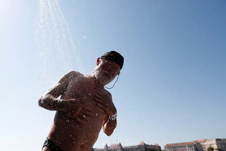 2020-08-29T090747Z-900144105-RC2LNI9T9YNX-RTRMADP-3-HUNGARY-SWIMMING-DANUBE