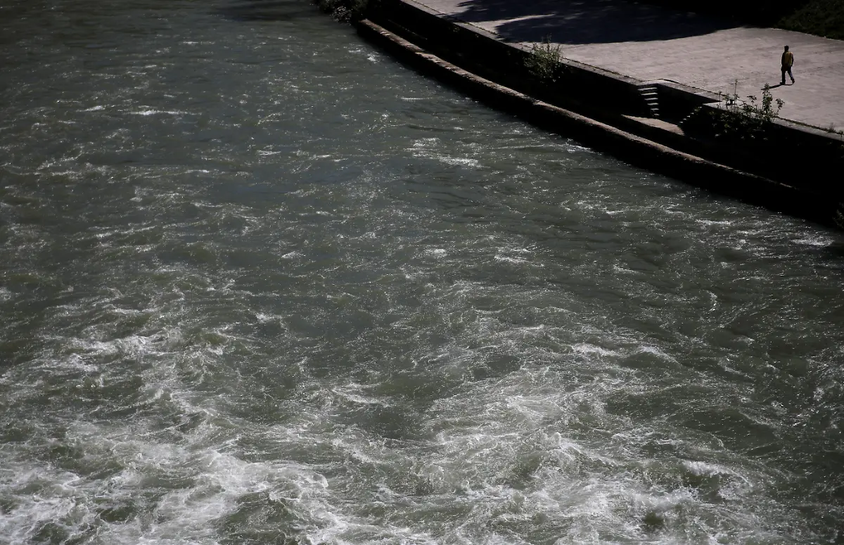 2021-04-08T124128Z-294860668-RC2ORM91QBVX-RTRMADP-3-ITALY-DAILYLIFE