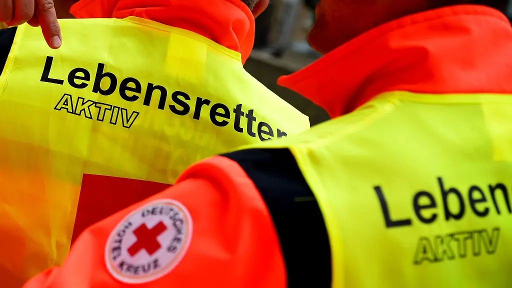 Verdi-kaempft-fuer-mehr-Geld-fuer-Notfallsanitaeterinnen-und-Notfallsanitaeter