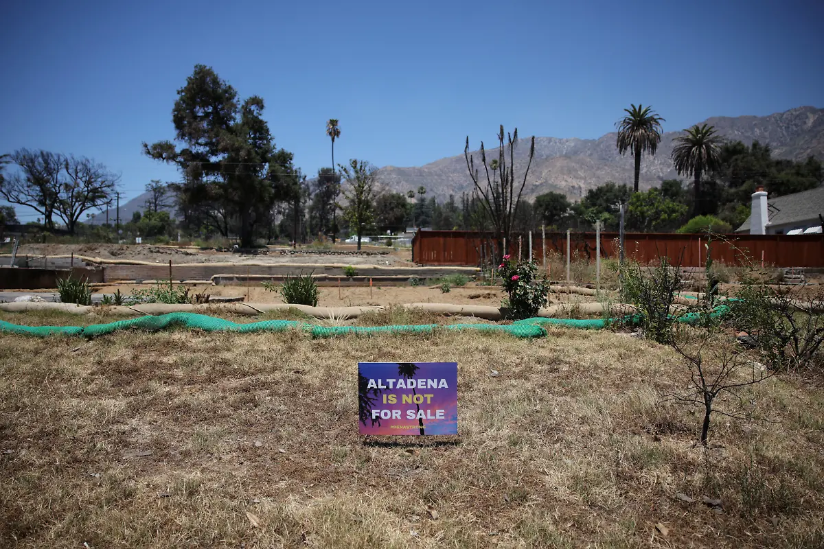 2025-07-03T100531Z-64427684-RC2KCFACEN5T-RTRMADP-3-CALIFORNIA-WILDFIRES-ALTADENA