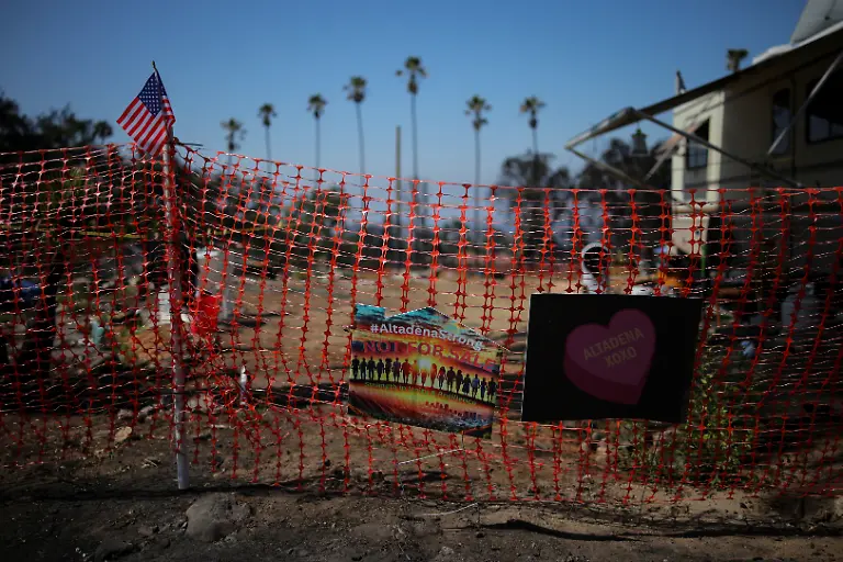 2025-07-03T100643Z-1328056808-RC26BFAA2IT5-RTRMADP-3-CALIFORNIA-WILDFIRES-ALTADENA