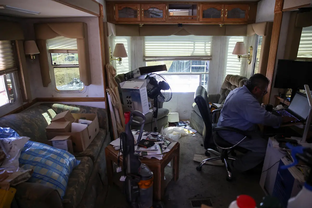 2025-07-03T100715Z-1156009643-RC25DFAHFS6Z-RTRMADP-3-CALIFORNIA-WILDFIRES-ALTADENA