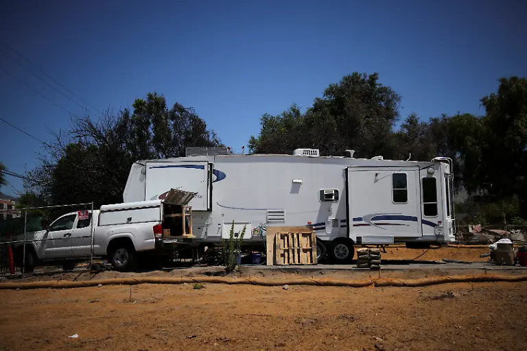 2025-07-03T100715Z-1691590092-RC27DFA4739B-RTRMADP-3-CALIFORNIA-WILDFIRES-ALTADENA