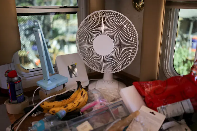 2025-07-03T100710Z-103832298-RC26DFAP5IWK-RTRMADP-3-CALIFORNIA-WILDFIRES-ALTADENA