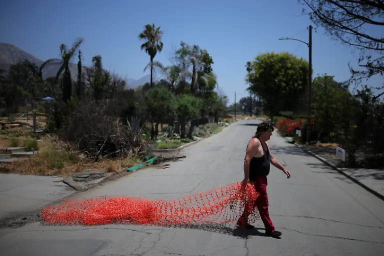 2025-07-03T100619Z-1079383765-RC29BFARP30K-RTRMADP-3-CALIFORNIA-WILDFIRES-ALTADENA