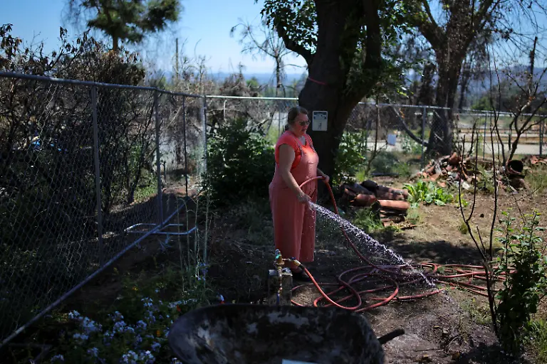 2025-07-03T100513Z-1643197021-RC2MCFAQRRG2-RTRMADP-3-CALIFORNIA-WILDFIRES-ALTADENA