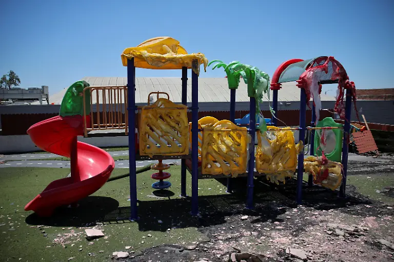 2025-07-03T100601Z-1902960925-RC2JCFA05WKN-RTRMADP-3-CALIFORNIA-WILDFIRES-ALTADENA