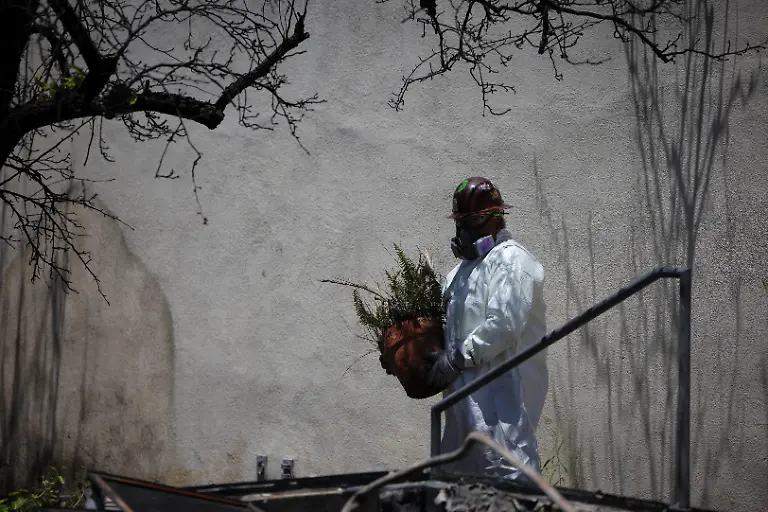 2025-07-03T100537Z-213826582-RC2KCFA5KAL2-RTRMADP-3-CALIFORNIA-WILDFIRES-ALTADENA