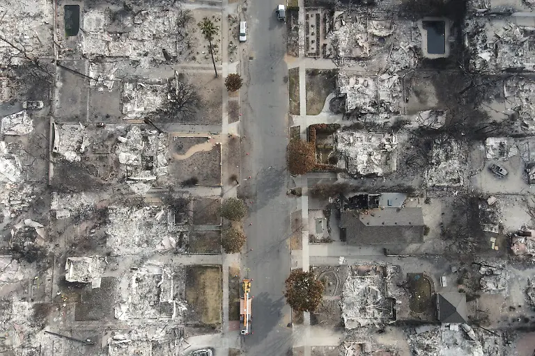 2025-07-03T100604Z-650356087-RC2XCCA6DZ8A-RTRMADP-3-CALIFORNIA-WILDFIRES-ALTADENA