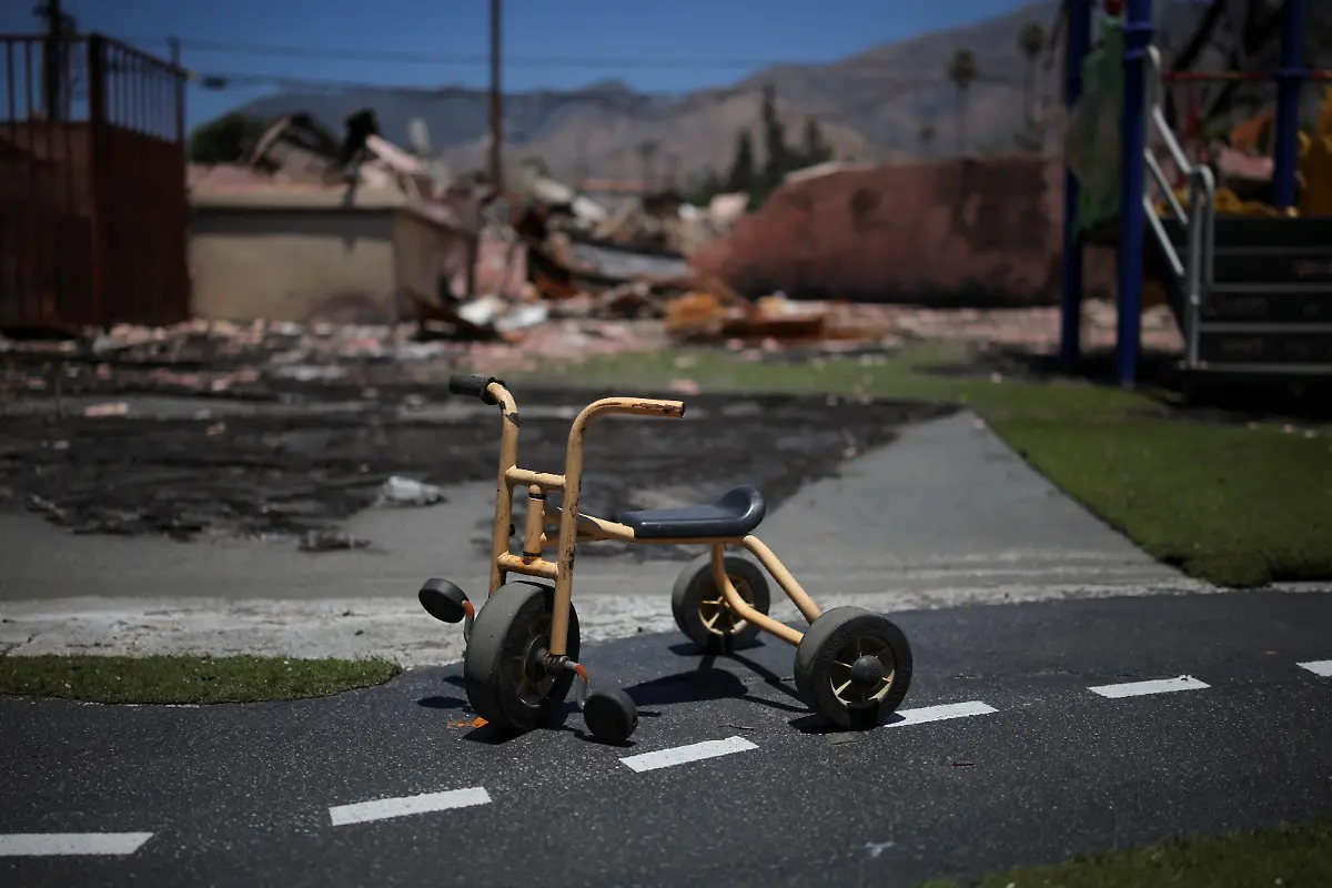 2025-07-03T100559Z-1241460789-RC2KCFAQ1S42-RTRMADP-3-CALIFORNIA-WILDFIRES-ALTADENA