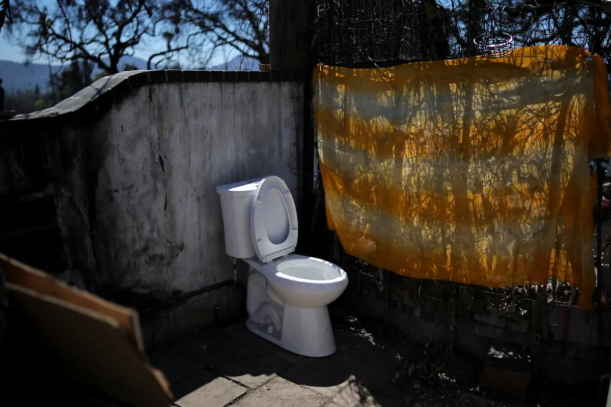 2025-07-03T100519Z-192083529-RC2MCFA5XNCF-RTRMADP-3-CALIFORNIA-WILDFIRES-ALTADENA