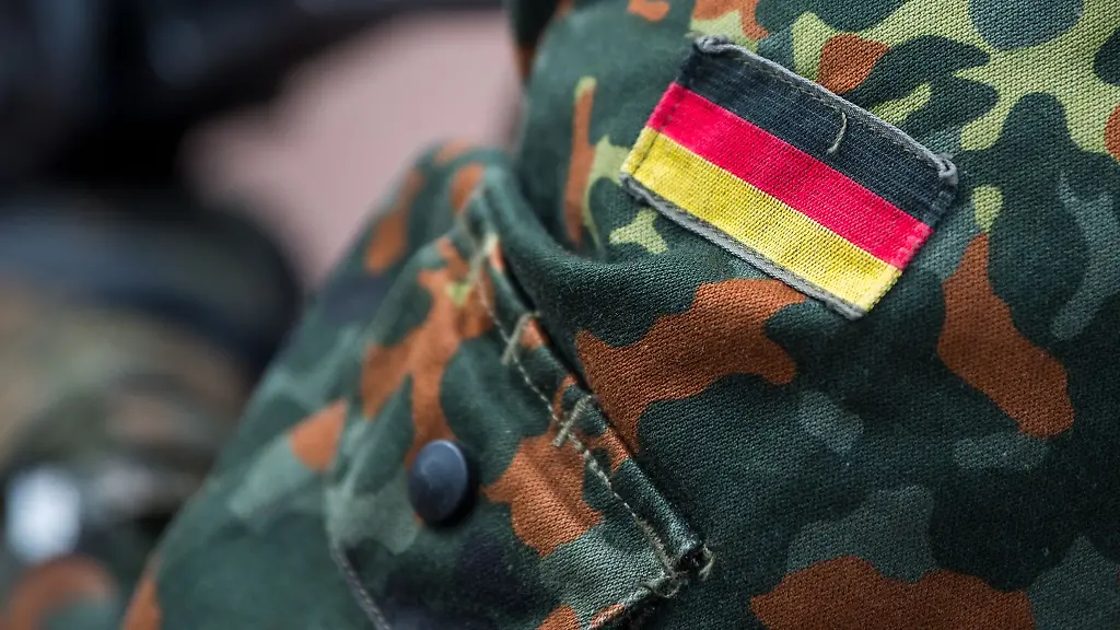 Soldaten-der-Bundeswehr-sollen-in-Schwaben-ein-Ferienprogramm-fuer-Kinder-anbieten-Die-GEW-haelt-davon-nichts