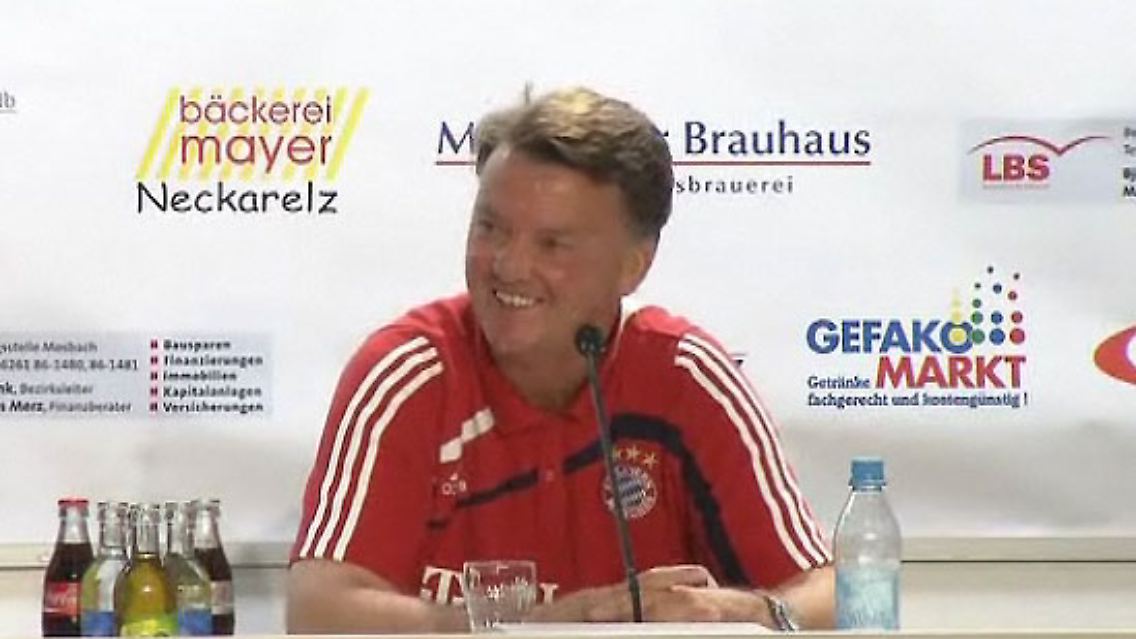 Telefoniert viel: Louis van Gaal.