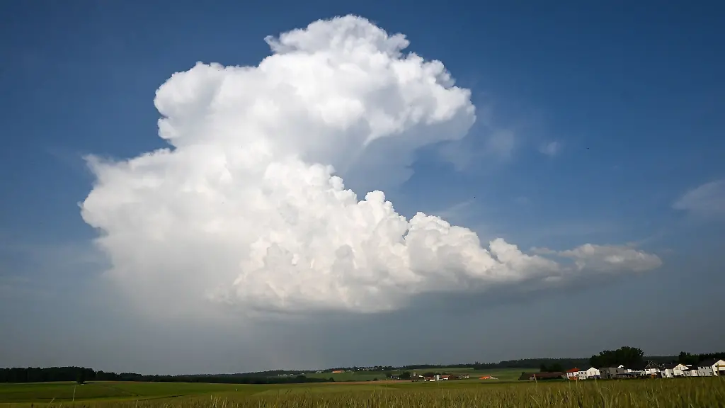 Die-Hitze-verabschiedet-sich-mit-Gewittern