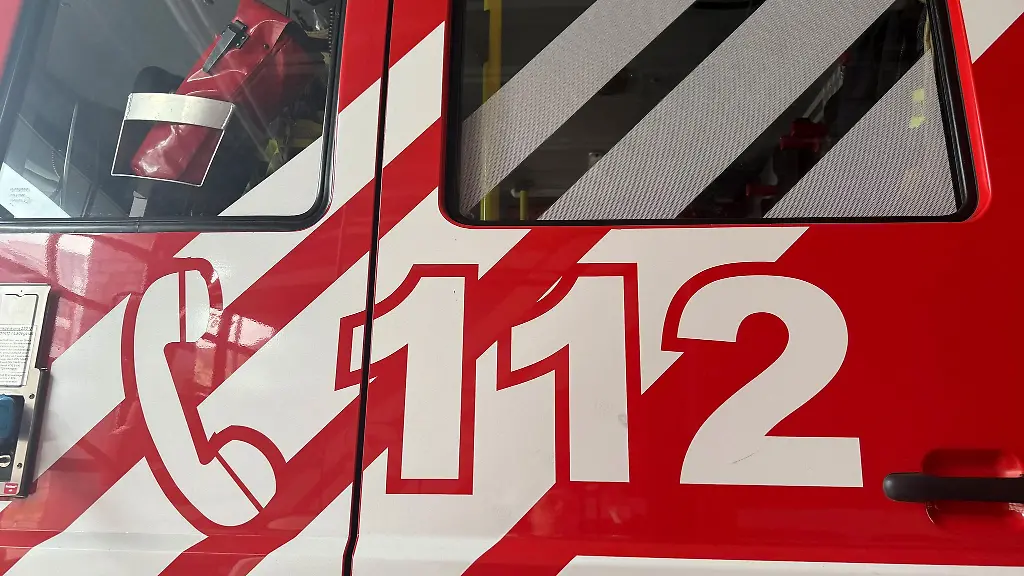 Im-Landkreis-Saalfeld-Rudolstadt-sind-zahlreiche-Einsatzkraefte-wegen-eines-Waldbrandes-im-Einsatz