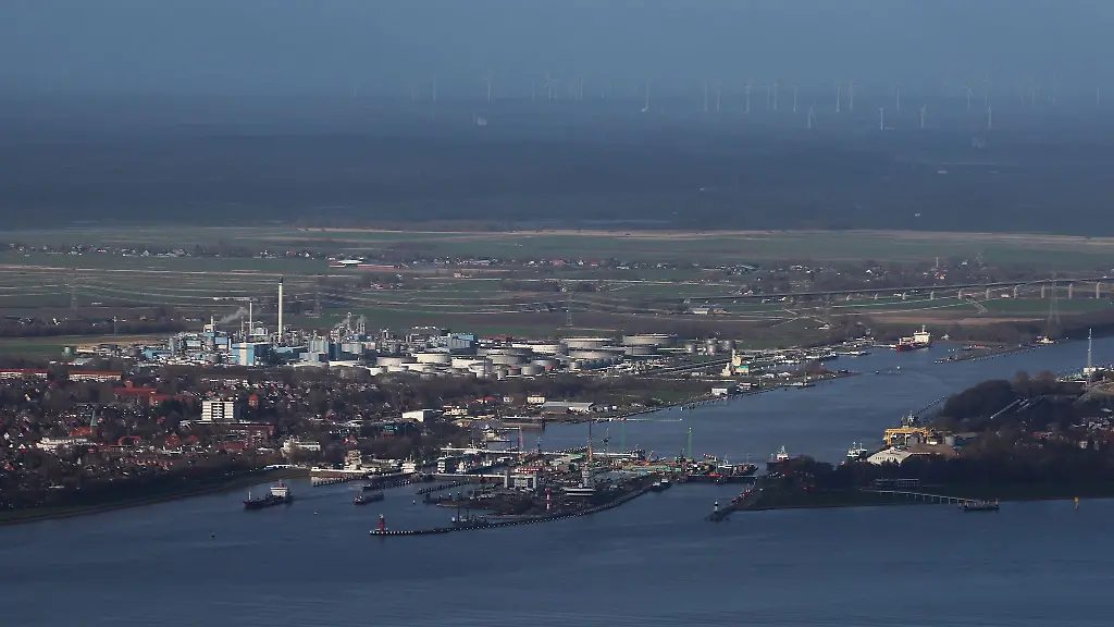 Das-Frachtschiff-durfte-seine-Fahrt-nach-der-Kollision-fortsetzen