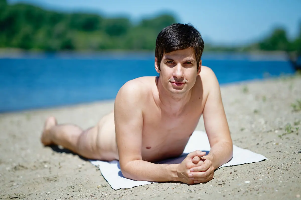 Stadtrat-Julien-Ferrat-Die-Mannheimer-wollte-das-Trainingscamp-am-FKK-Strand-auf-der-Friesenheimer-Insel-in-Mannheim-anbieten