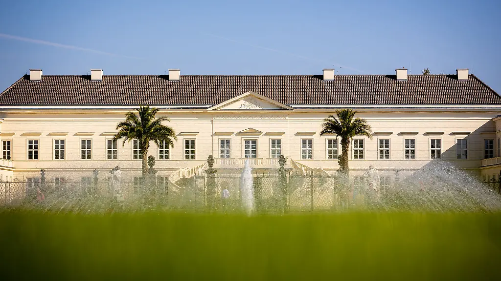 Das-Museum-in-Schloss-Herrenhausen-oeffnet-wieder-und-praesentiert-jetzt-unter-anderem-die-prunkvollen-Kutschen-der-Welfen