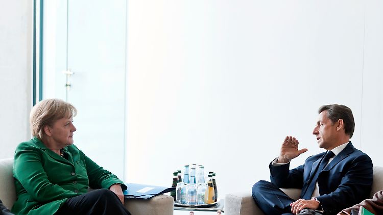 So nah, so weit: Merkel und Sarkozy sprechen in Berlin.