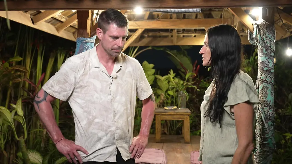 Pferdewirtin-Carmen-teilt-dem-sichtlich-enttaeuschten-Sven-ihre-Entscheidung-mit